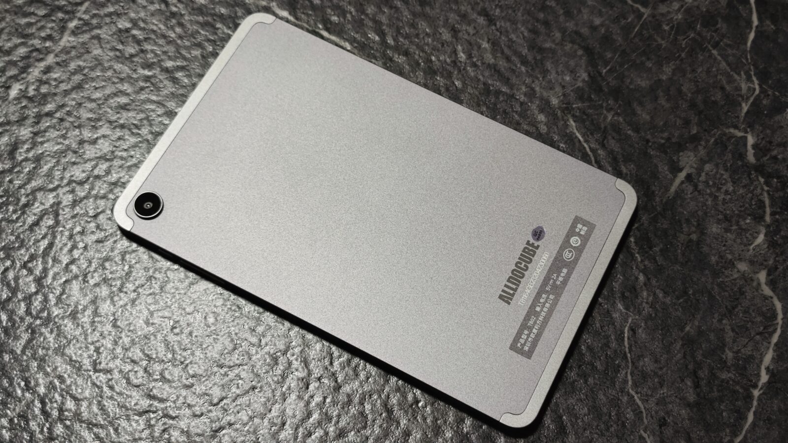 ALLDOCUBE iPlay50mini デザイン